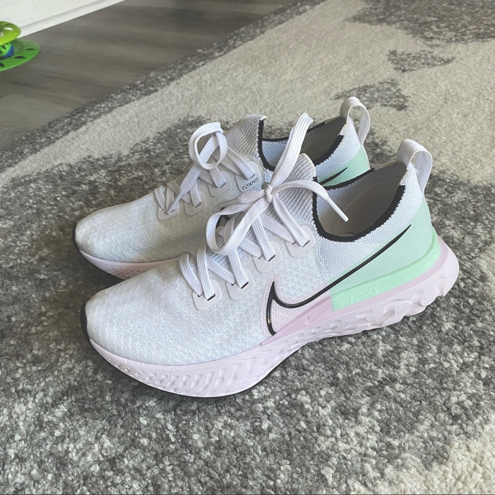 Nike Infinity React Flyknit Women’s Running Shoe